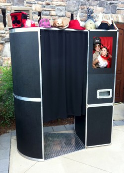 Booth #2: black with brushed aluminum trim; LED screen for live slideshow; 15MP DSLR camera
